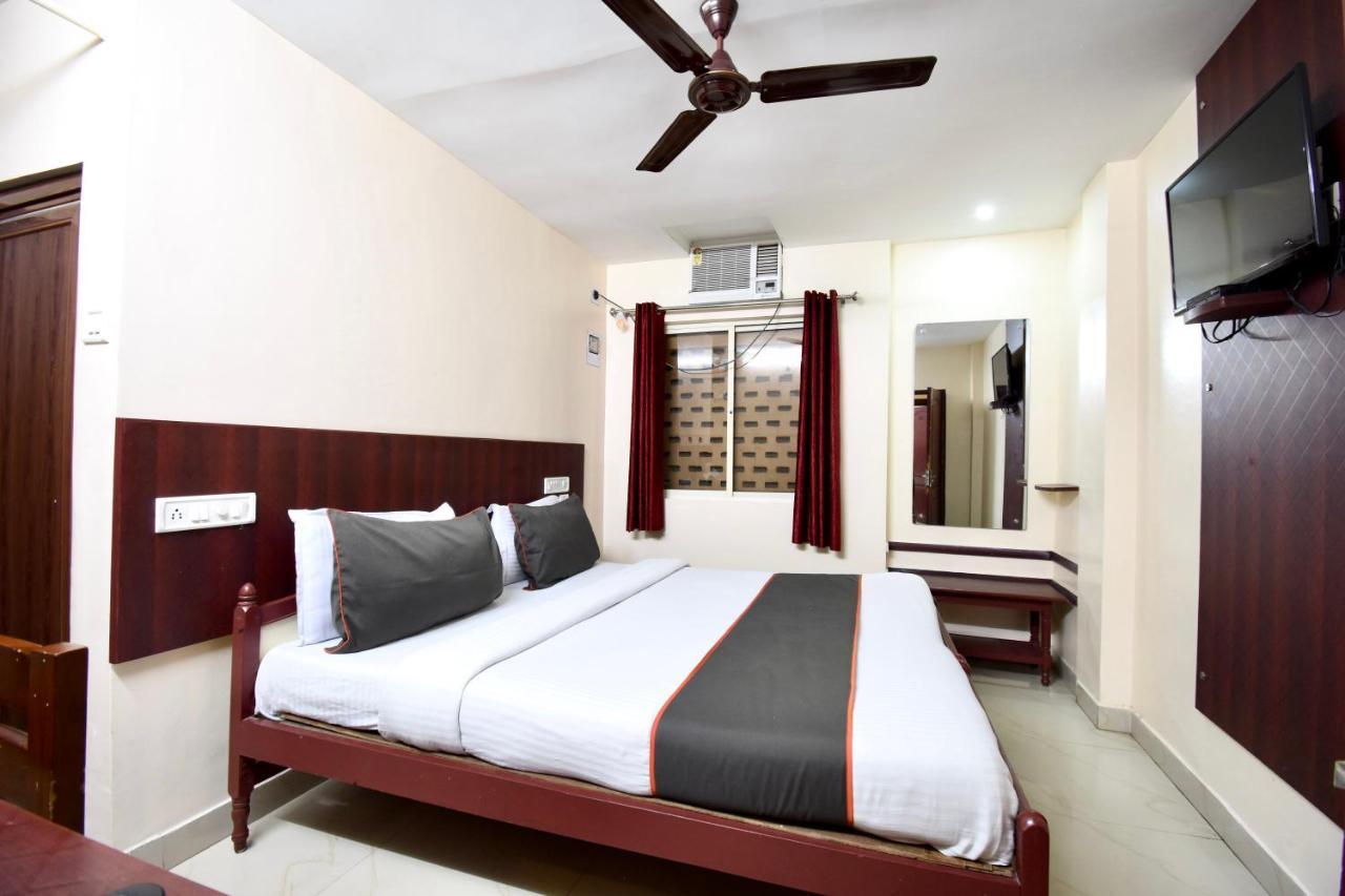 Hotel Rajdhani Бхубанешвар Екстериор снимка