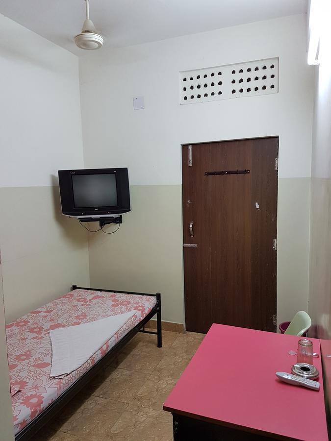 Hotel Rajdhani Бхубанешвар Екстериор снимка