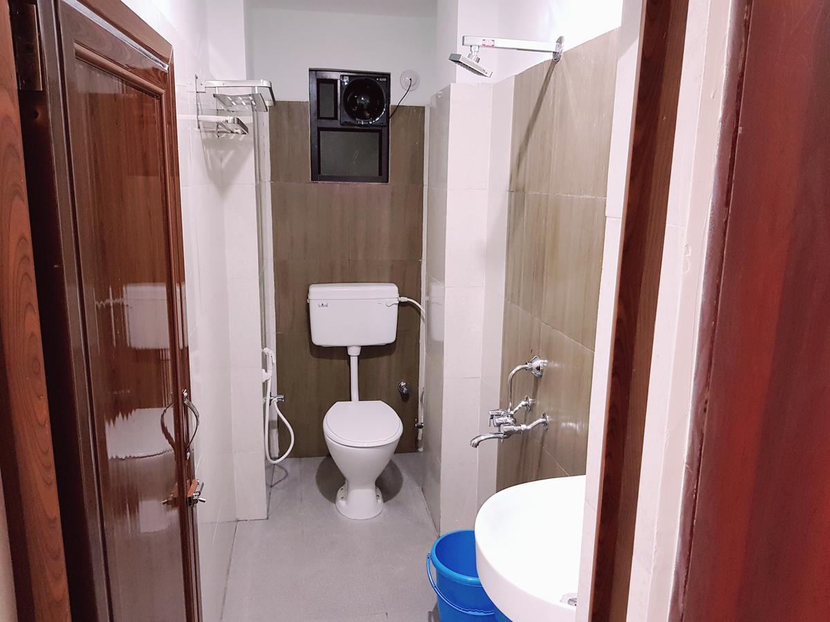 Hotel Rajdhani Бхубанешвар Екстериор снимка